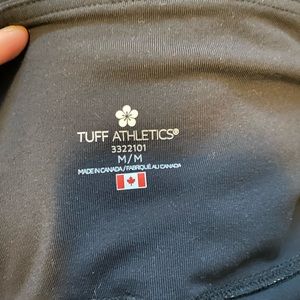 black athletic leggings with side pockets